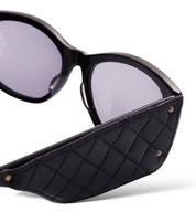 CHANEL PRE-OWNED 2000s OVALE-FRAME DIAMOND-QUILTED SUNGLASSES